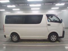 Photo of the vehicle Toyota HiAce