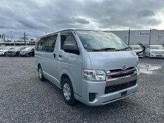 Photo of the vehicle Toyota HiAce