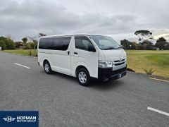 Photo of the vehicle Toyota HiAce