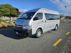 Photo of the vehicle Toyota HiAce