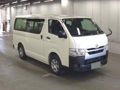 Photo of the vehicle Toyota HiAce