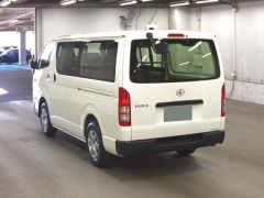 Photo of the vehicle Toyota HiAce