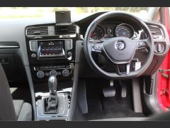 Photo of the vehicle Volkswagen Golf