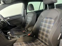 Photo of the vehicle Volkswagen Golf