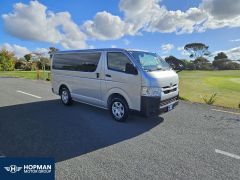 Photo of the vehicle Toyota HiAce