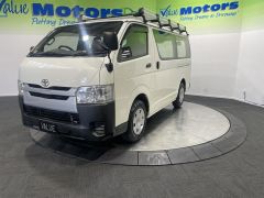 Photo of the vehicle Toyota HiAce