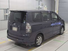 Photo of the vehicle Toyota Voxy