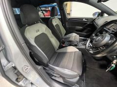 Photo of the vehicle Volkswagen Golf