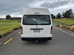 Photo of the vehicle Toyota HiAce