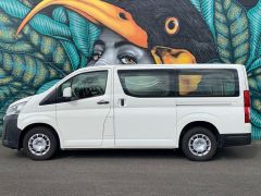 Photo of the vehicle Toyota HiAce