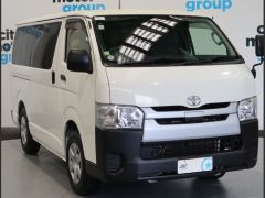 Photo of the vehicle Toyota HiAce