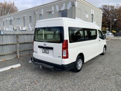 Photo of the vehicle Toyota HiAce