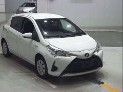 Photo of the vehicle Toyota Vitz