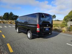 Photo of the vehicle Toyota HiAce