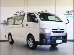 Photo of the vehicle Toyota HiAce