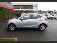 Photo of the vehicle Mazda Demio