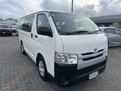 Photo of the vehicle Toyota HiAce