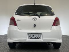 Photo of the vehicle Toyota Vitz