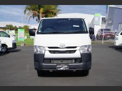 Photo of the vehicle Toyota HiAce