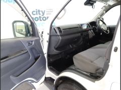 Photo of the vehicle Toyota HiAce