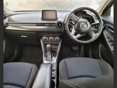 Photo of the vehicle Mazda Demio