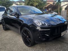 Photo of the vehicle Porsche Macan