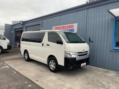 Photo of the vehicle Toyota HiAce