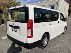 Photo of the vehicle Toyota HiAce