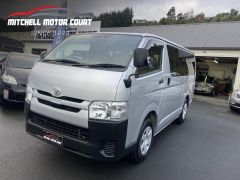 Photo of the vehicle Toyota HiAce