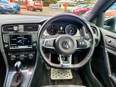 Photo of the vehicle Volkswagen Golf