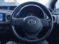 Photo of the vehicle Toyota Vitz