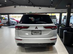 Photo of the vehicle Mitsubishi Outlander