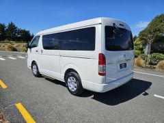 Photo of the vehicle Toyota HiAce