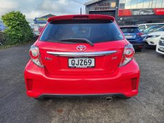 Photo of the vehicle Toyota Vitz