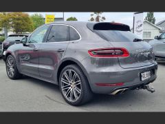 Photo of the vehicle Porsche Macan