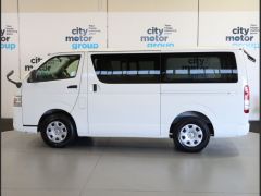 Photo of the vehicle Toyota HiAce