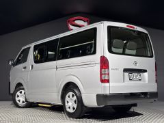 Photo of the vehicle Toyota HiAce