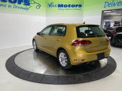 Photo of the vehicle Volkswagen Golf