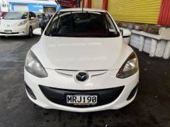 Photo of the vehicle Mazda Demio