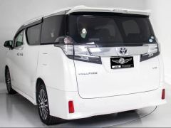 Photo of the vehicle Toyota Vellfire