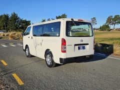 Photo of the vehicle Toyota HiAce