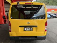 Photo of the vehicle Toyota HiAce