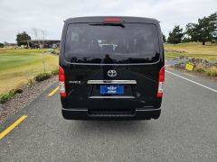 Photo of the vehicle Toyota HiAce