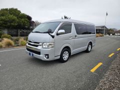 Photo of the vehicle Toyota HiAce