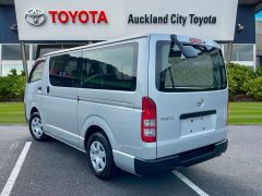 Photo of the vehicle Toyota HiAce