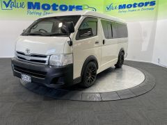 Photo of the vehicle Toyota HiAce