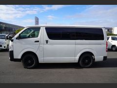 Photo of the vehicle Toyota HiAce