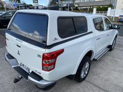 Photo of the vehicle Mitsubishi Triton