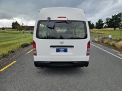 Photo of the vehicle Toyota HiAce