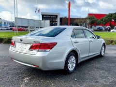 Photo of the vehicle Toyota Crown